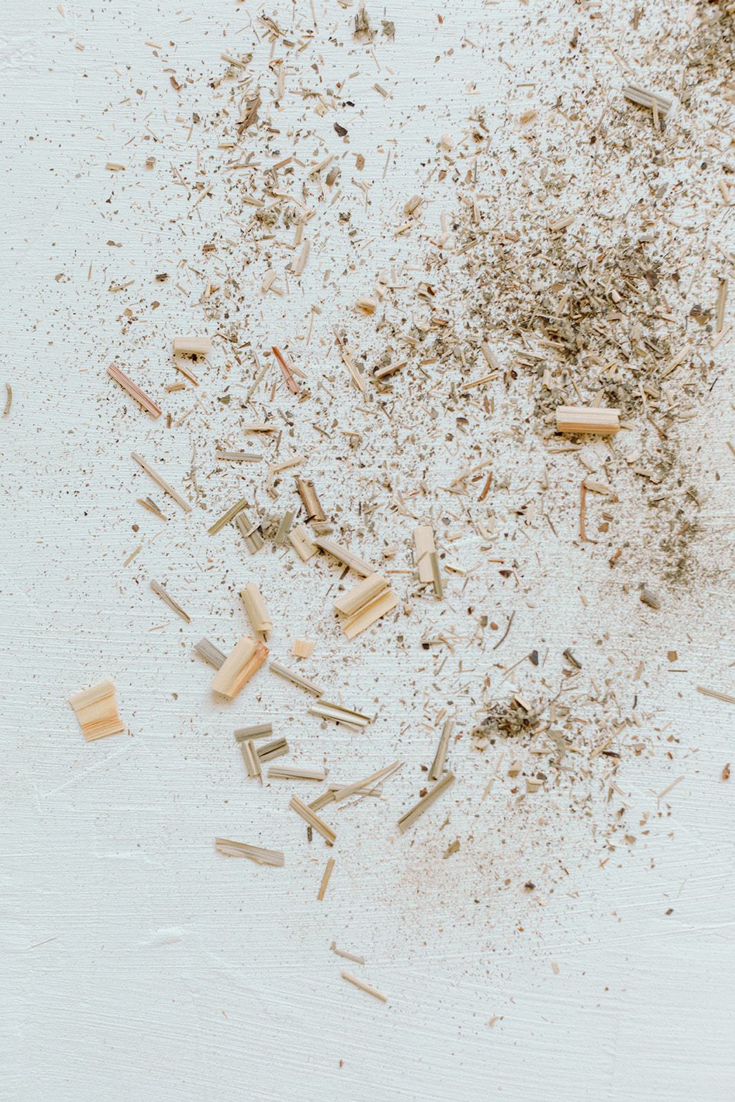 fourth trimester, postpartum herbal bath, chinese herbal bath, postpartum soak bath, traditional chinese medicine bath, TCM mama herbal postpartum bath with colloidal oatmeal, lemongrass, organic ginger, Asian wormwood.